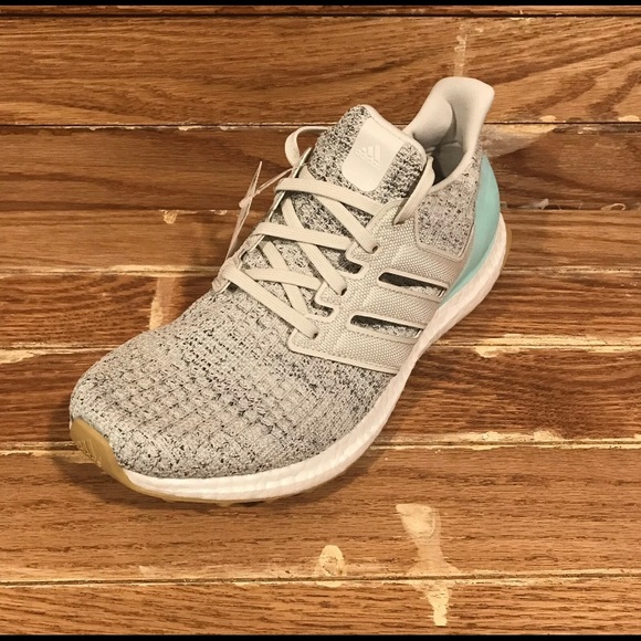 NWT Adidas Ultra Boost Womens “Carbon Clear Mint” - Picture 9 of 16
